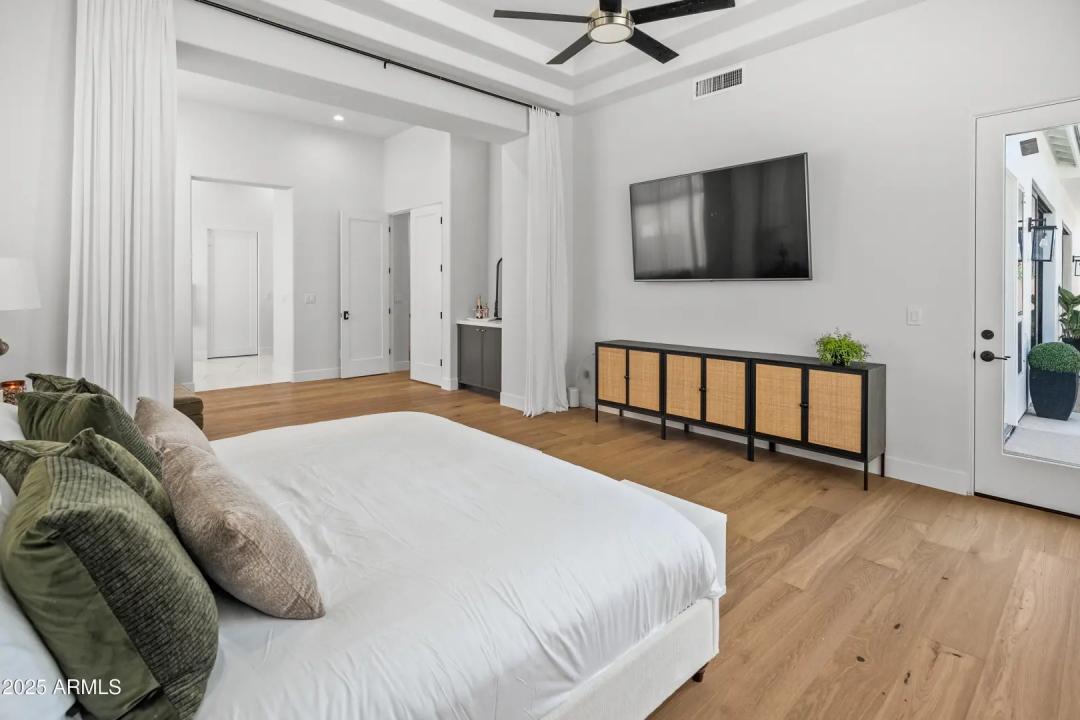 Real Estate Picture 24