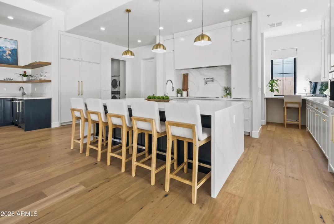 Real Estate Picture 10