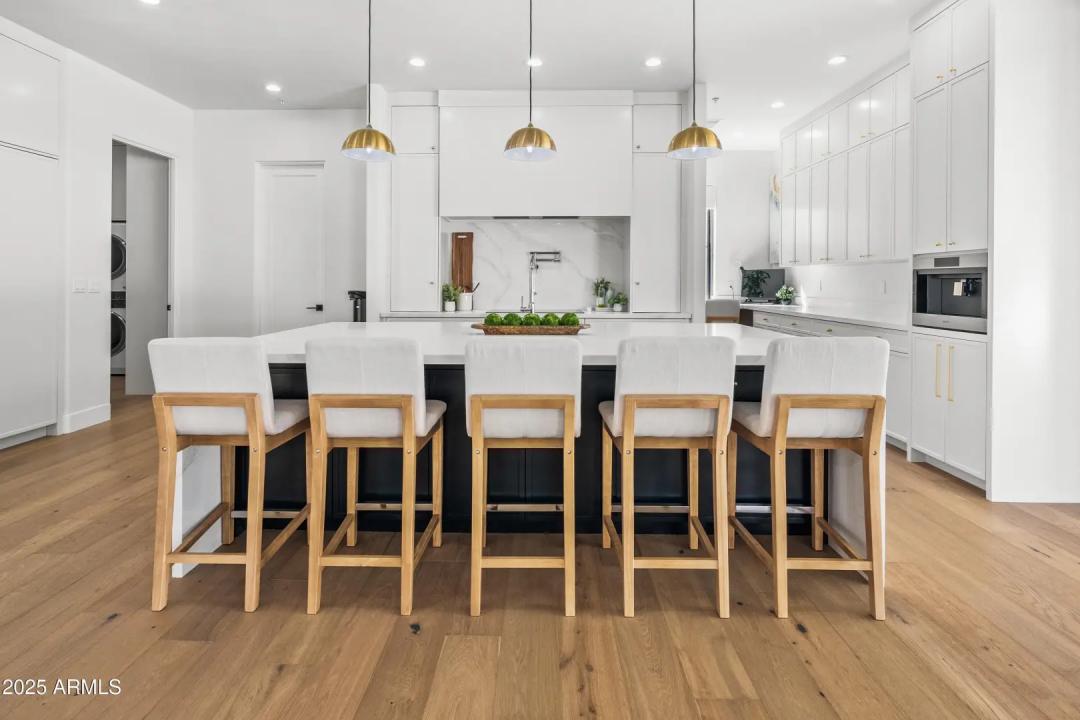 Real Estate Picture 7