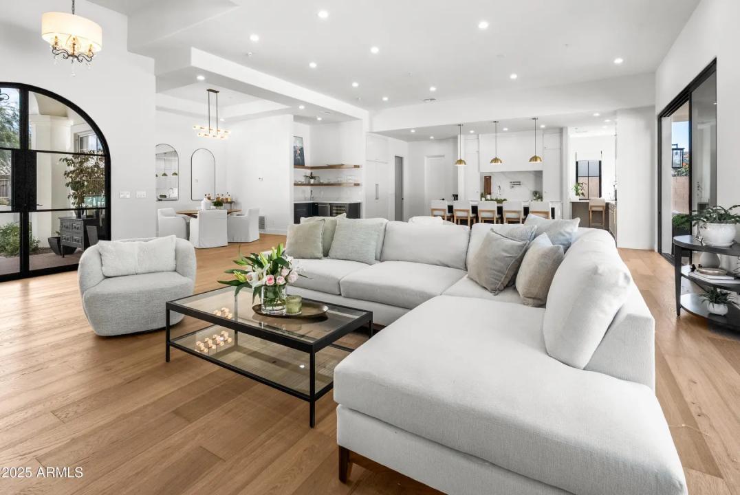 Real Estate Picture 18