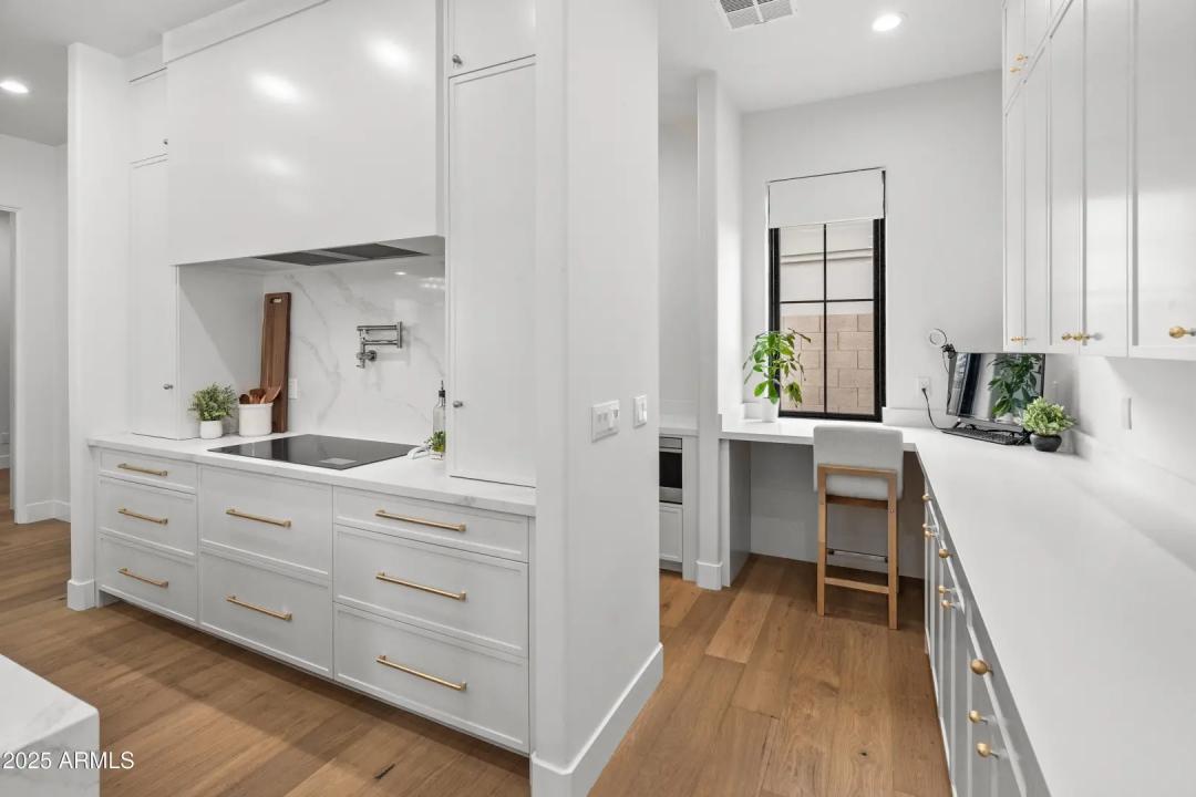 Real Estate Picture 11