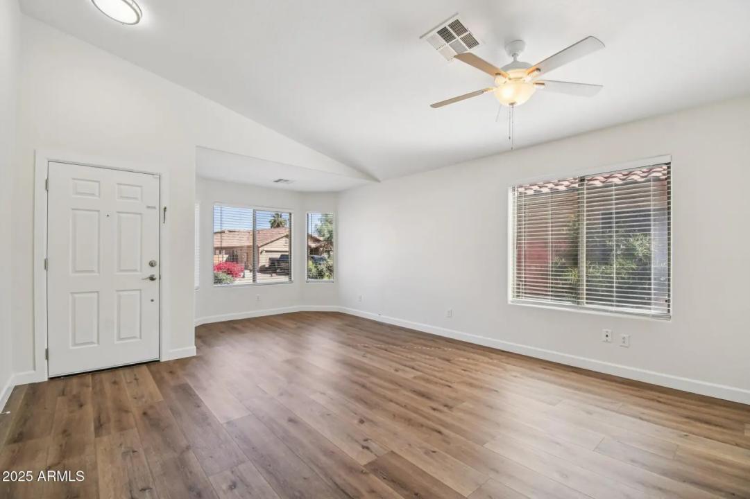 Real Estate Picture 12