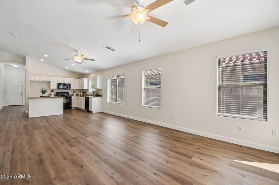 Real Estate Picture 17