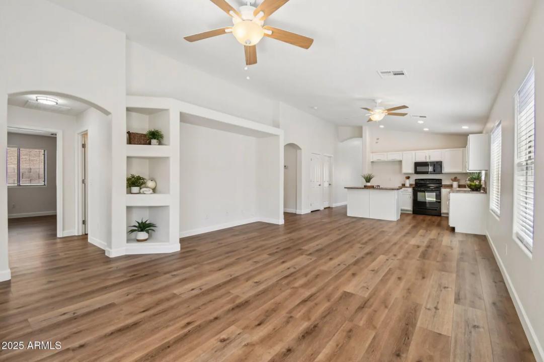 Real Estate Picture 16