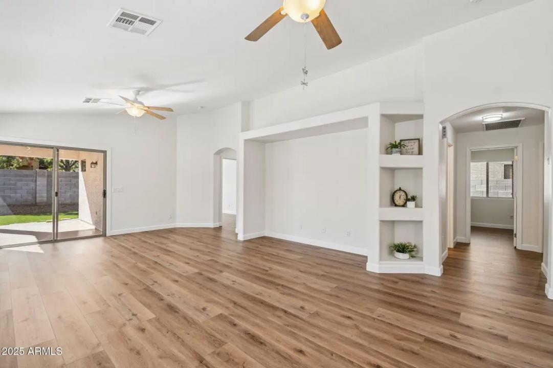 Real Estate Picture 15