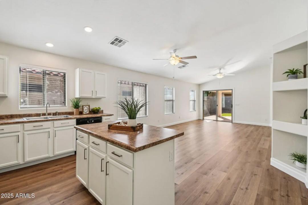 Real Estate Picture 5