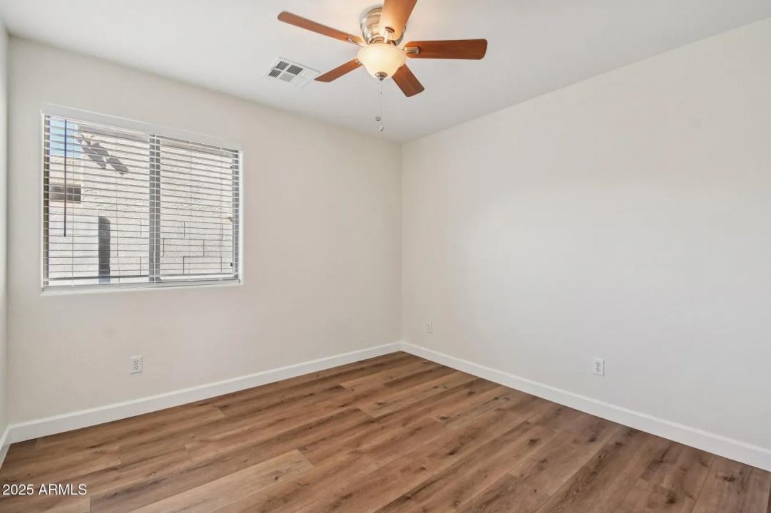 Real Estate Picture 23