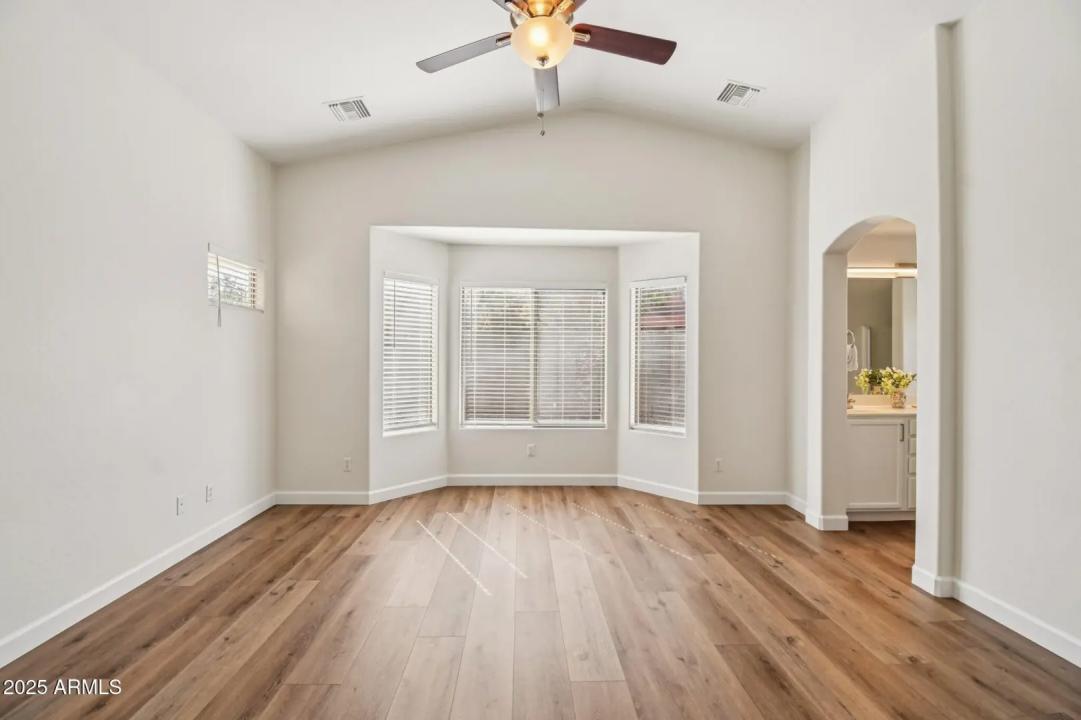 Real Estate Picture 18