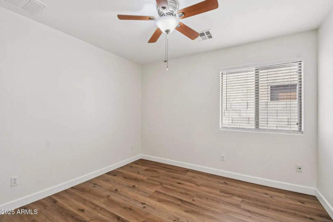 Real Estate Picture 25