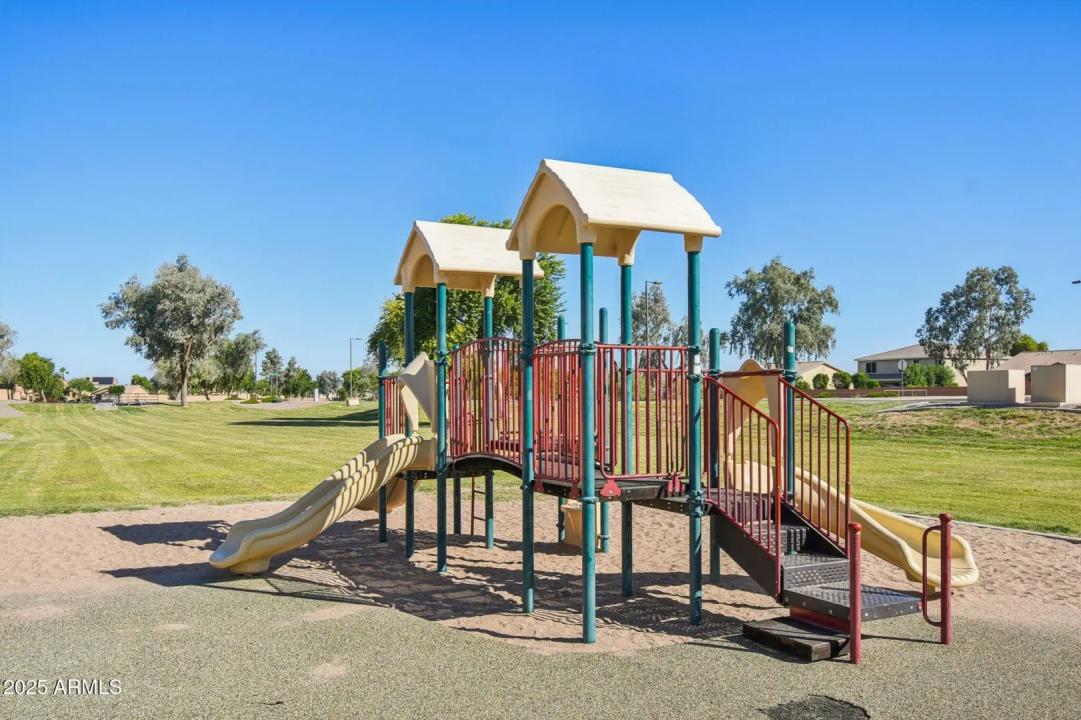 Real Estate Picture 43