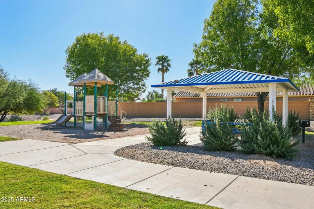 Real Estate Picture 42