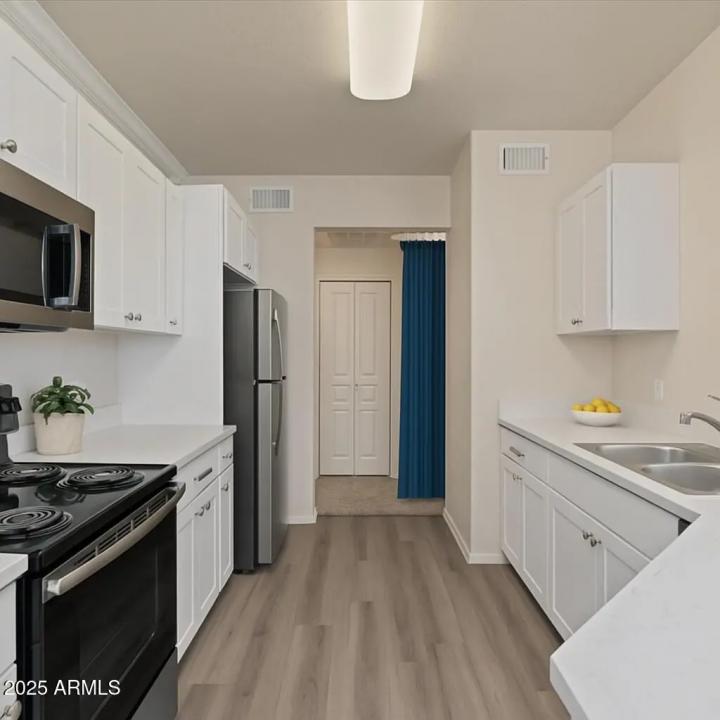 Real Estate Picture 10