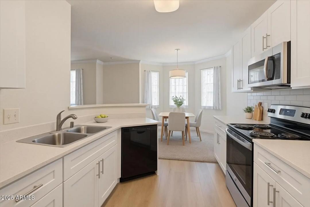 Real Estate Picture 12