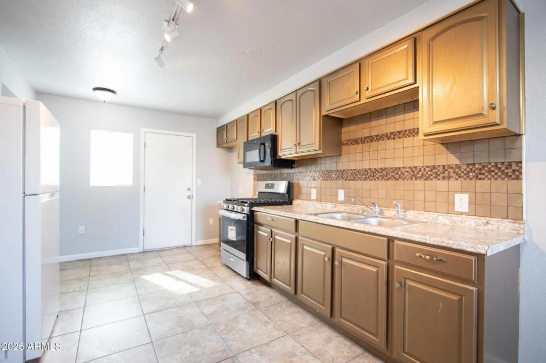 Real Estate Picture 44