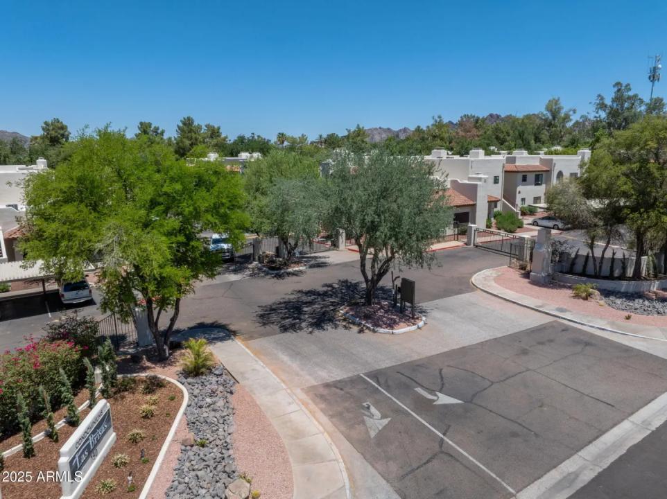 Real Estate Picture 24