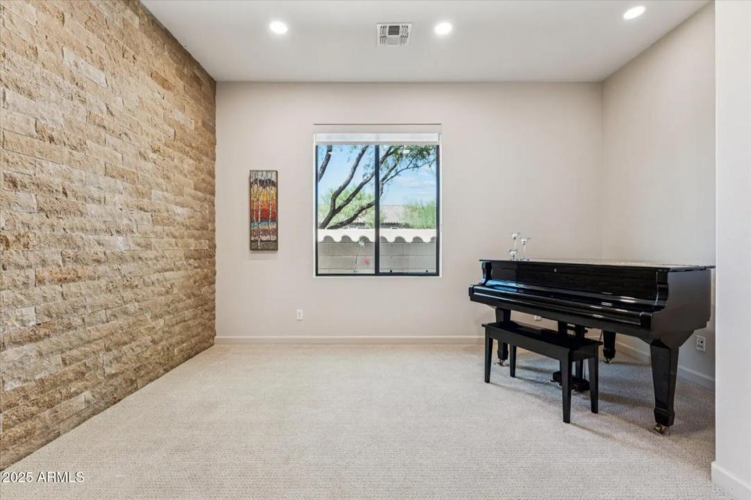 Real Estate Picture 10