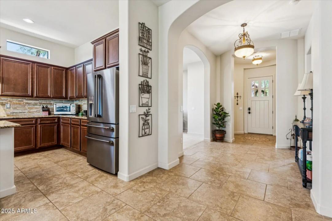 Real Estate Picture 11