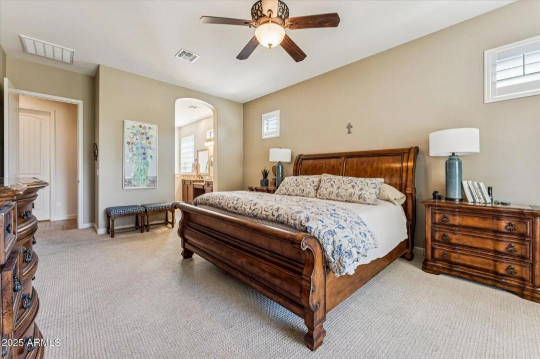 Real Estate Picture 4