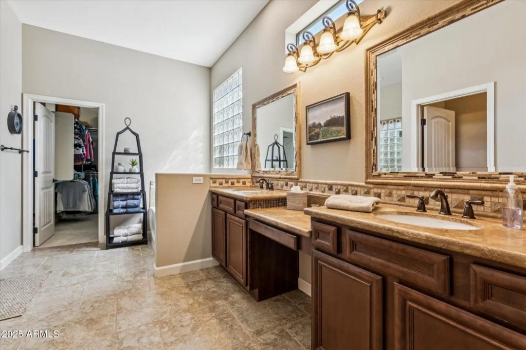 Real Estate Picture 5