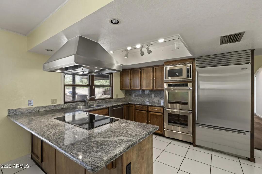 Real Estate Picture 14