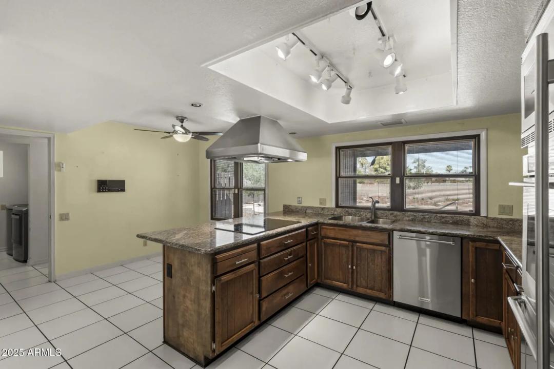 Real Estate Picture 15