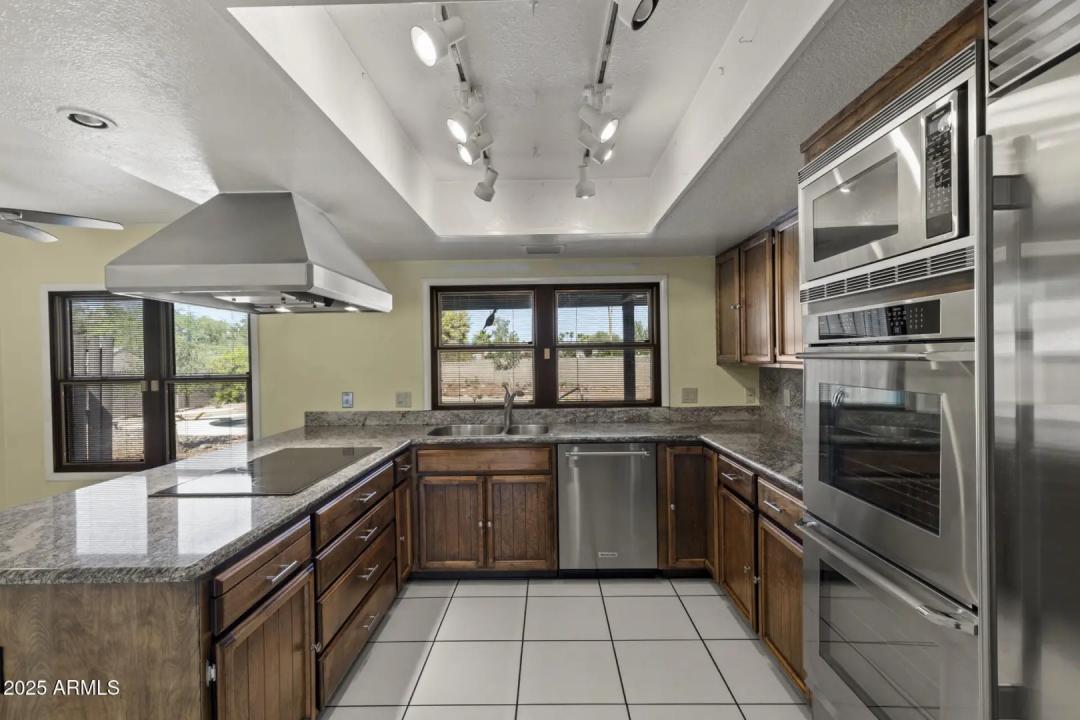 Real Estate Picture 16