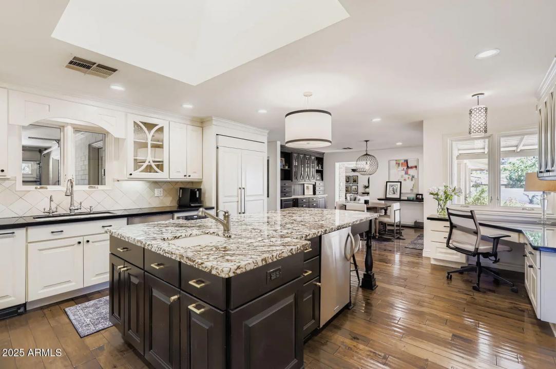 Real Estate Picture 4
