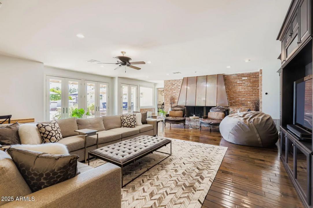 Real Estate Picture 8