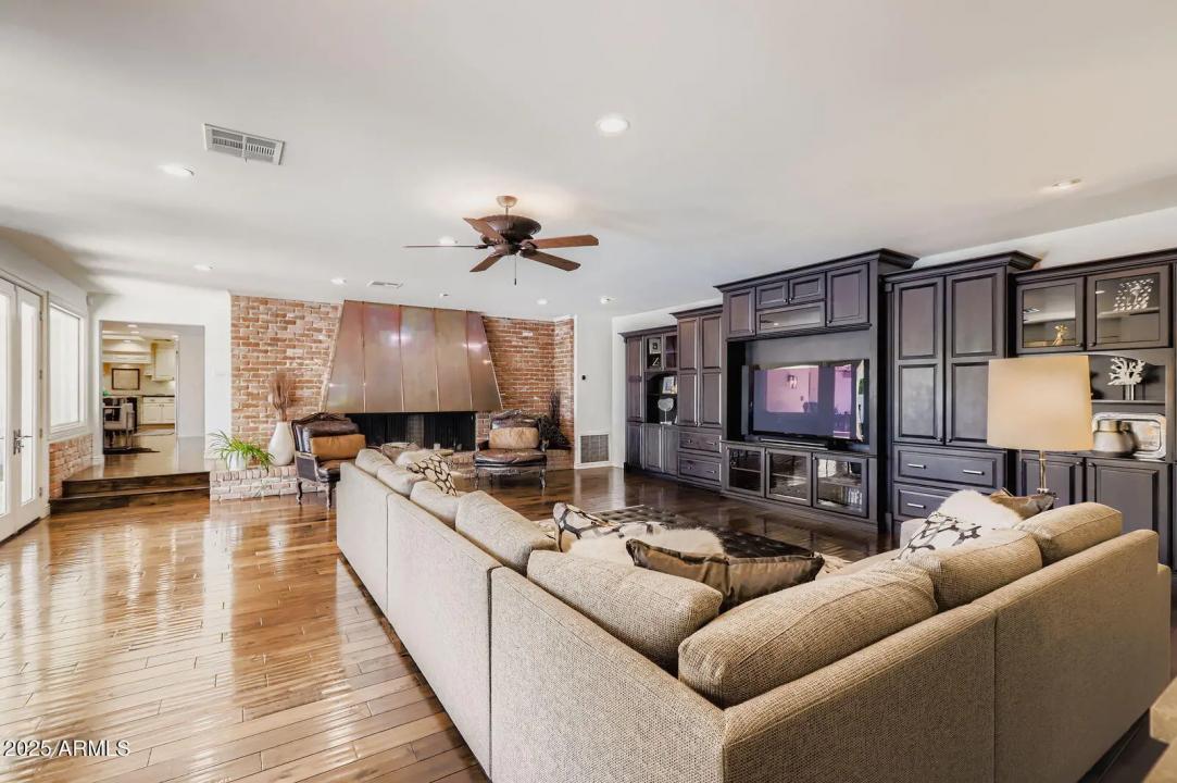 Real Estate Picture 9