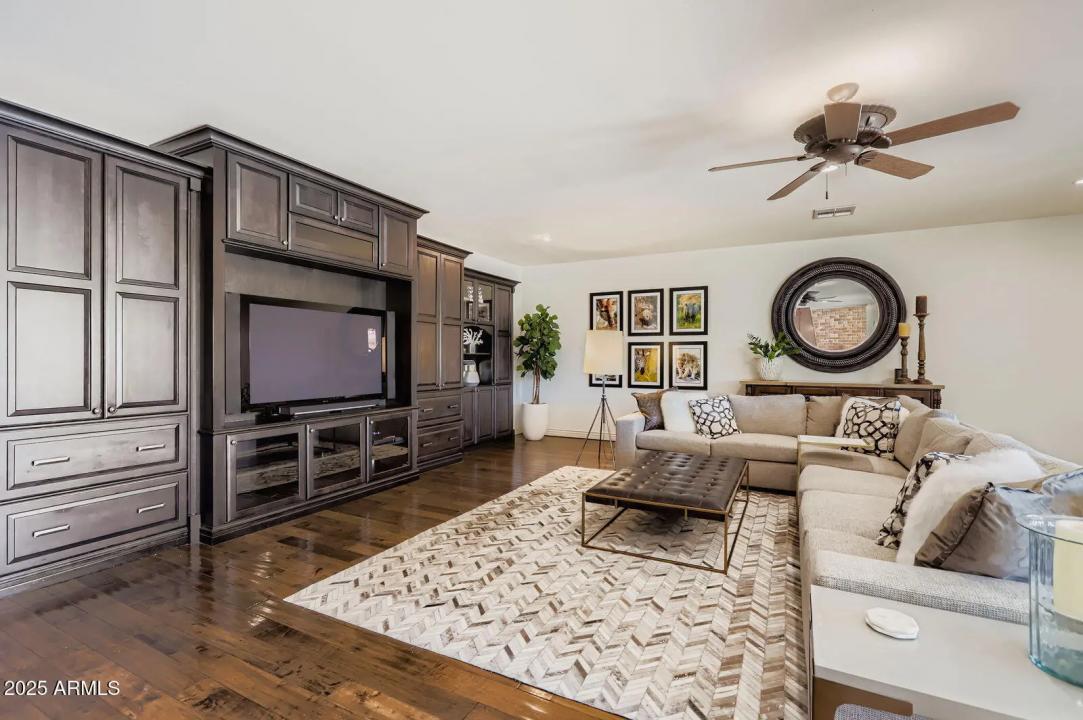 Real Estate Picture 10