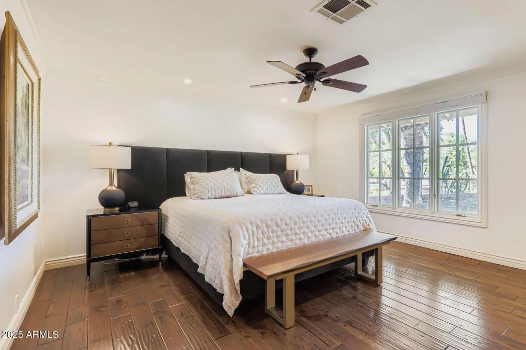 Real Estate Picture 11