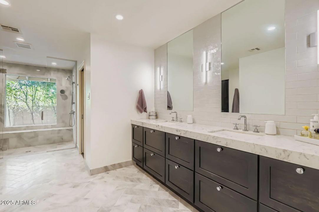Real Estate Picture 13