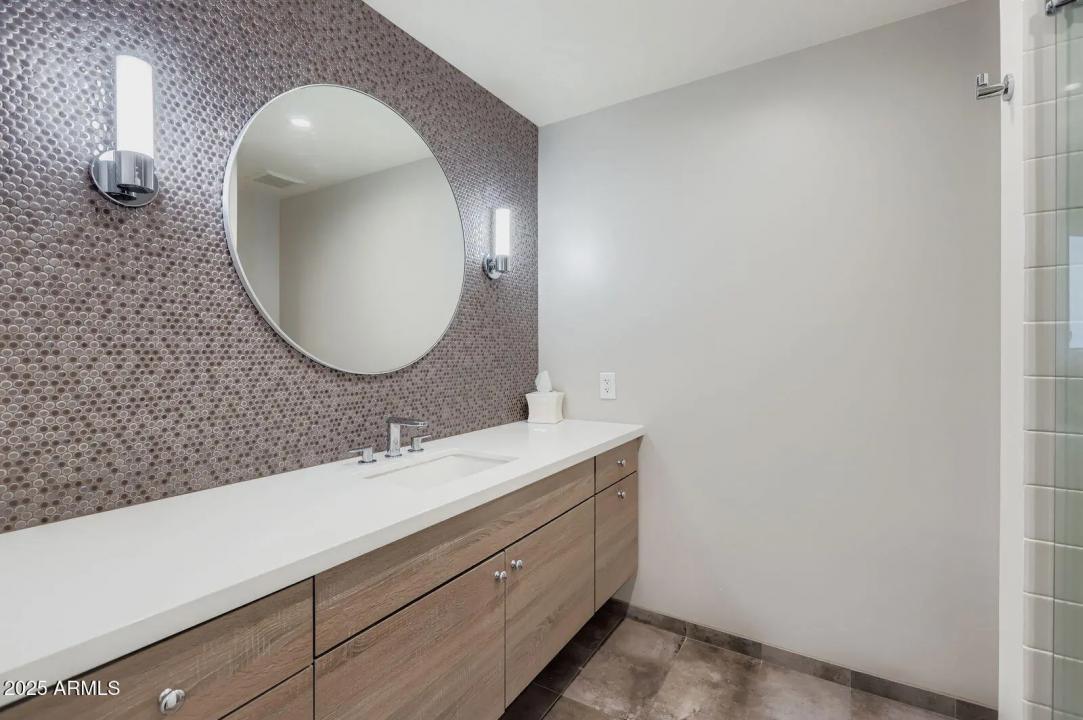 Real Estate Picture 17