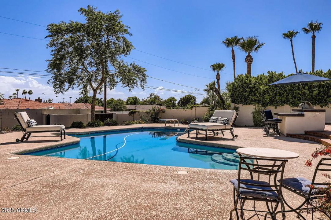 Real Estate Picture 24