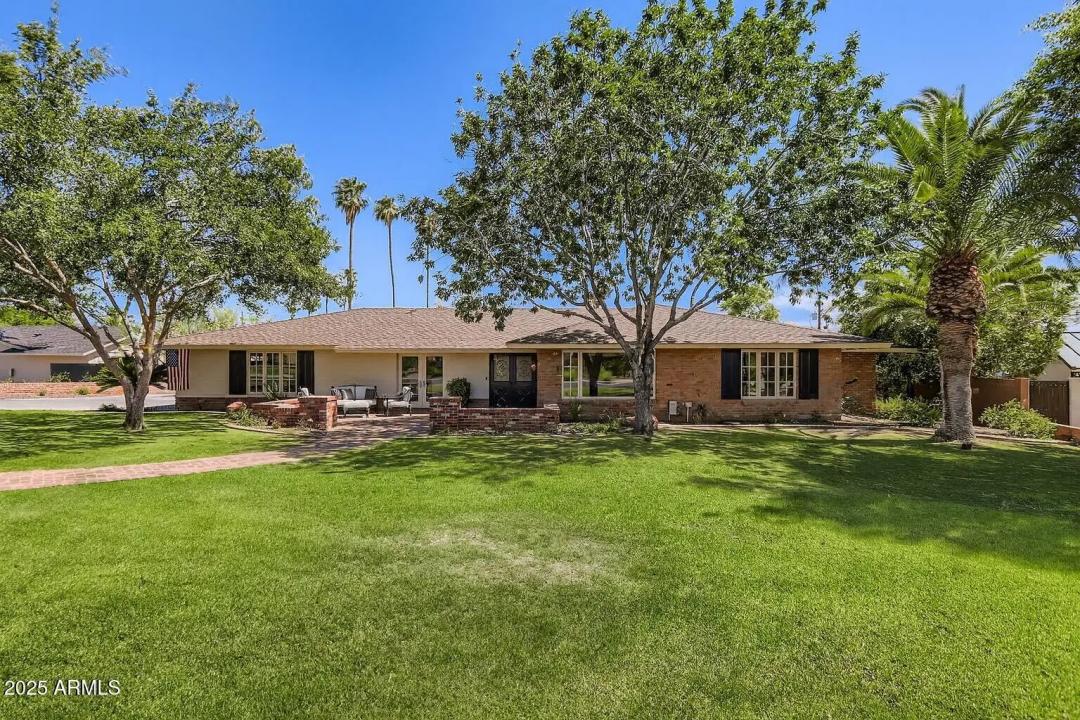 Real Estate Picture 3