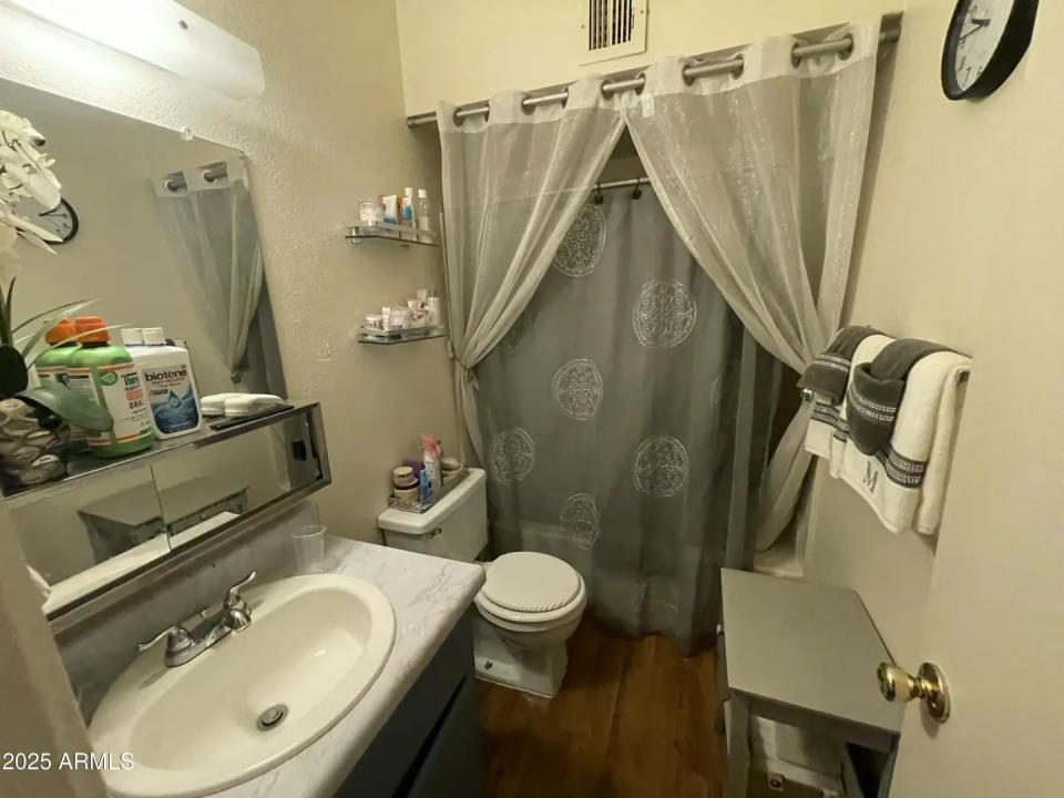 Real Estate Picture 24