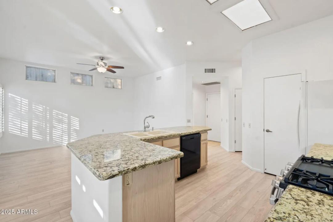 Real Estate Picture 9