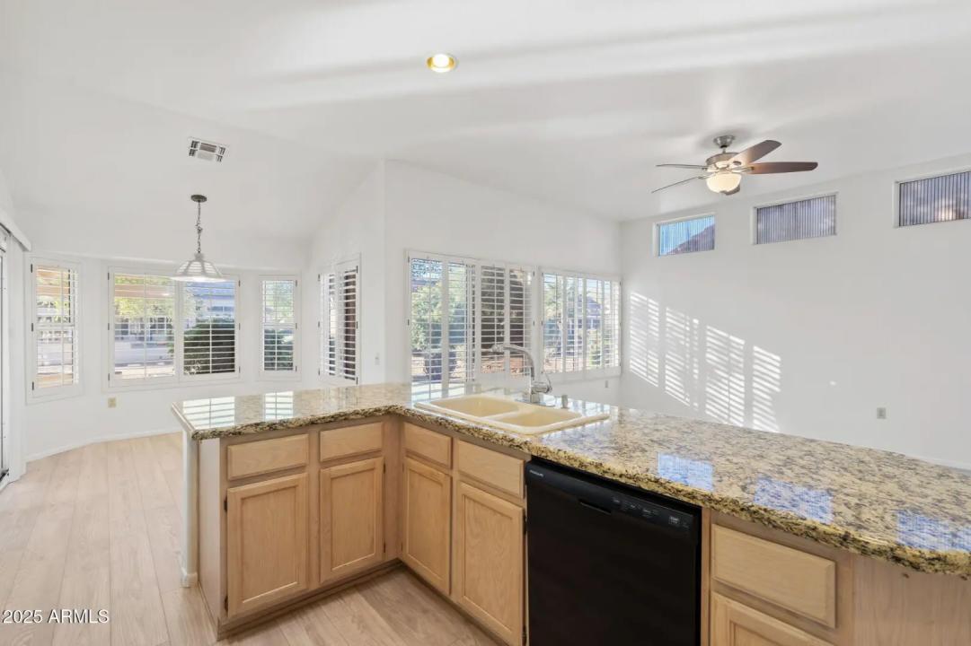 Real Estate Picture 12