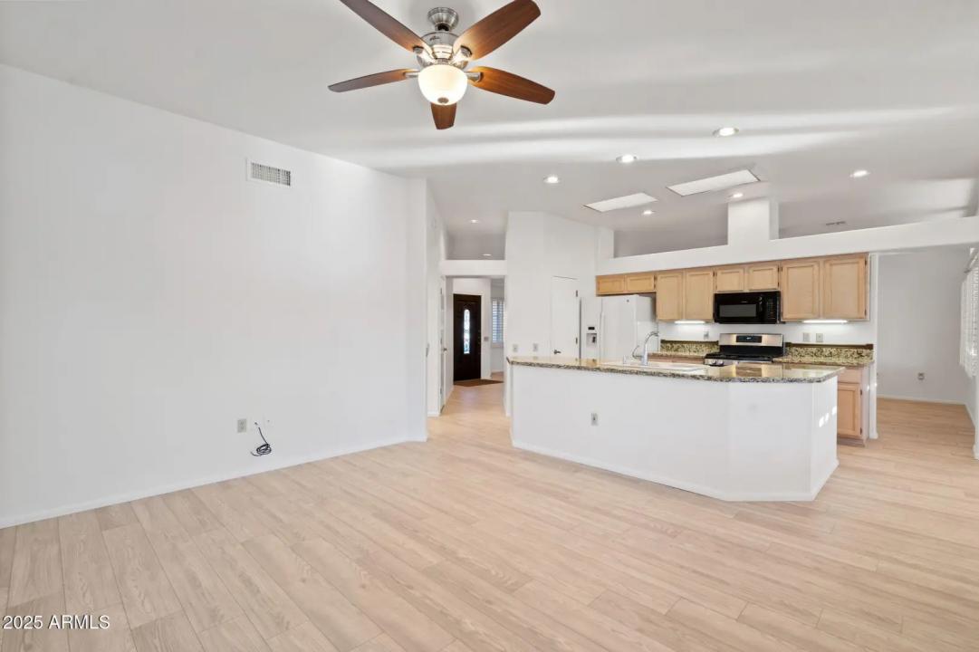 Real Estate Picture 14