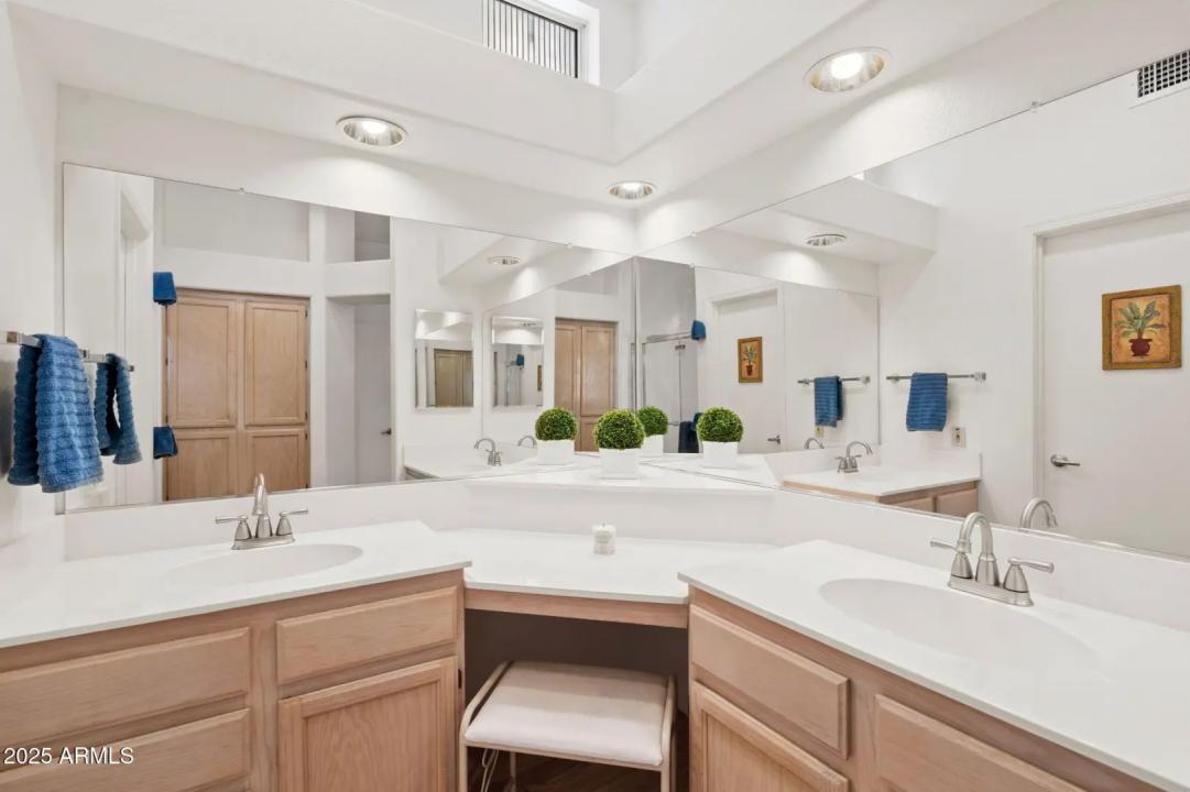 Real Estate Picture 19