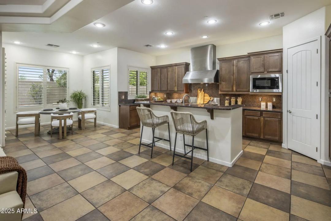 Real Estate Picture 12