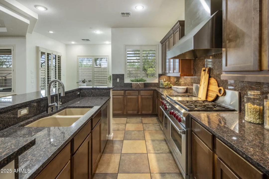 Real Estate Picture 13