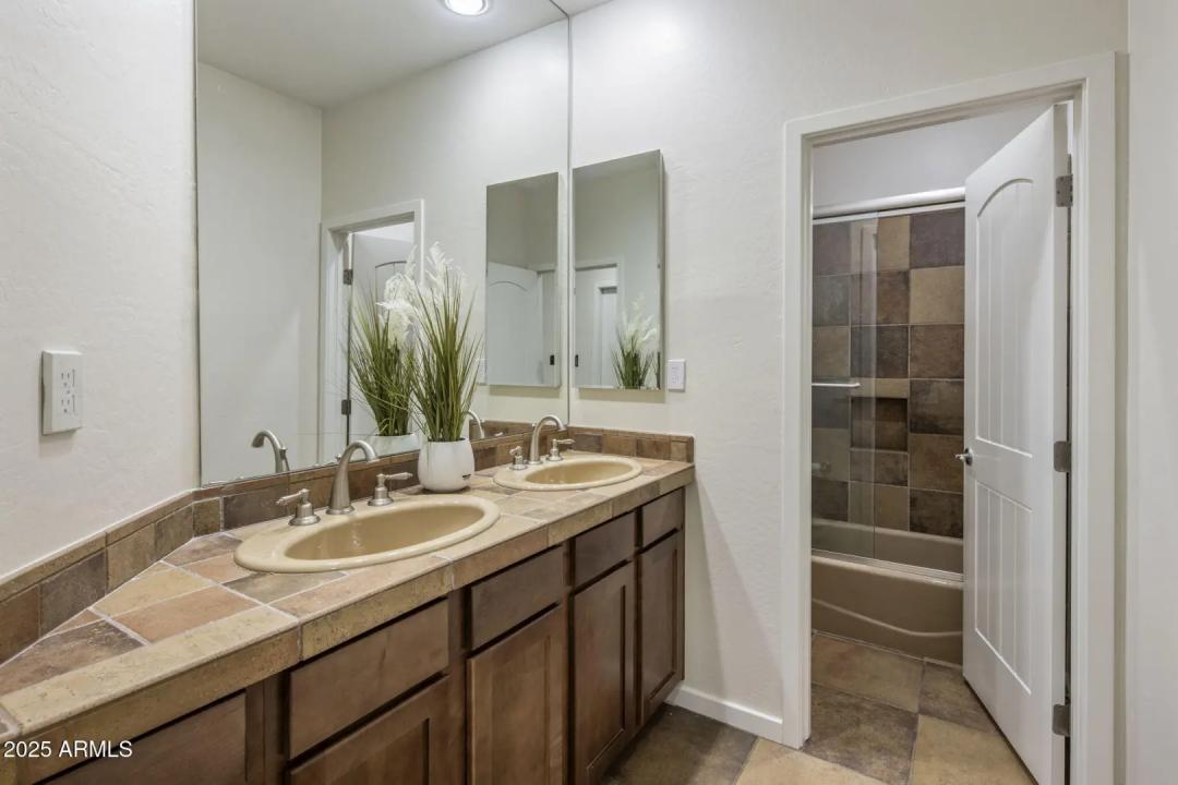 Real Estate Picture 34