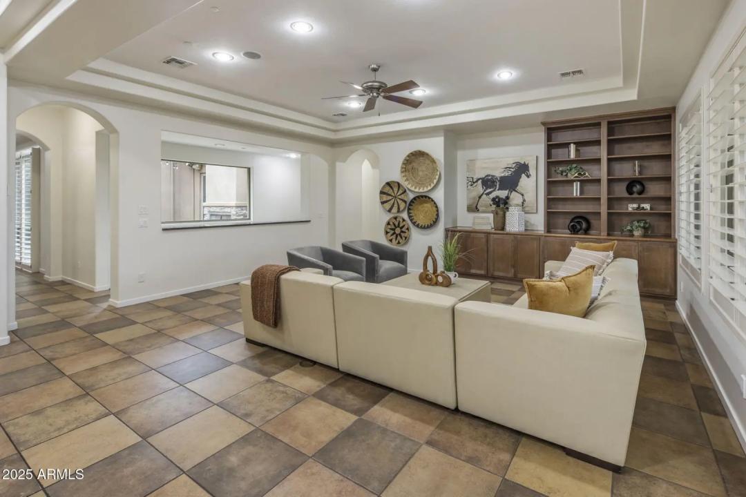 Real Estate Picture 12