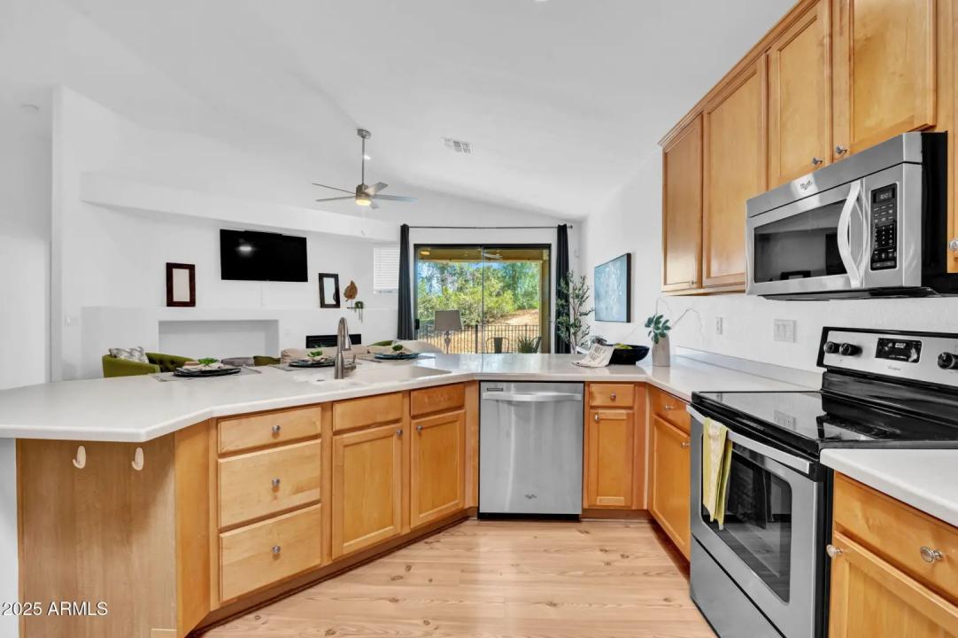 Real Estate Picture 7