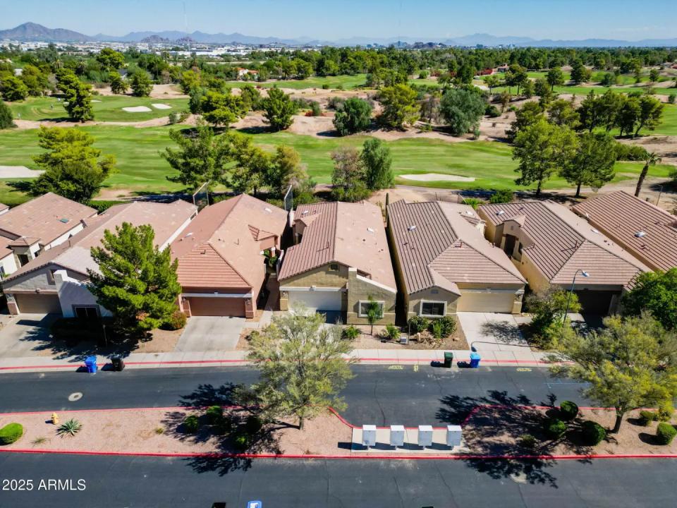 Real Estate Picture 30