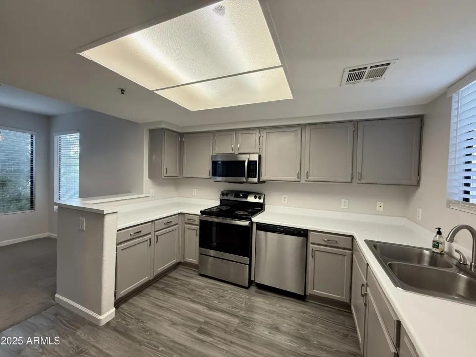 Real Estate Picture 3