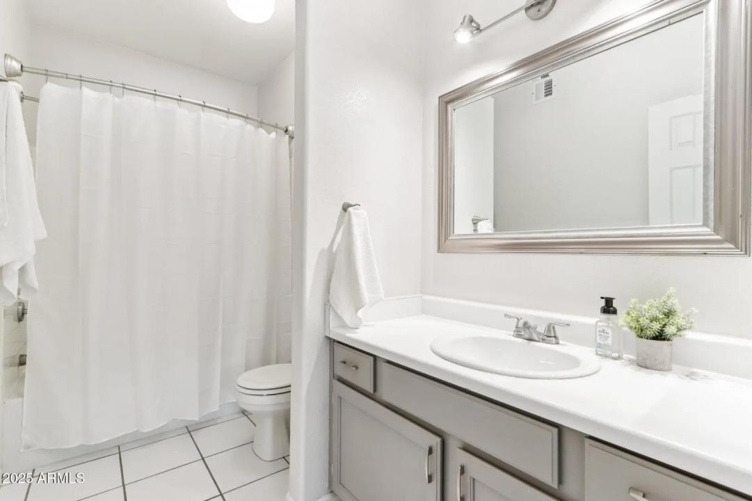 Real Estate Picture 16