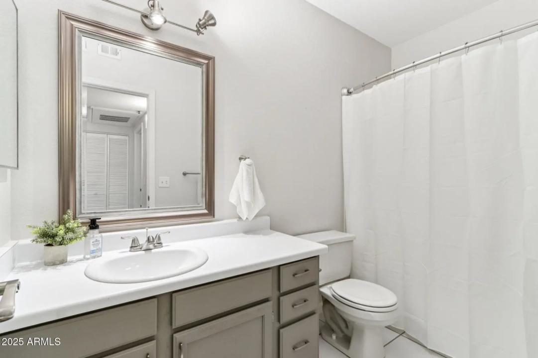 Real Estate Picture 18