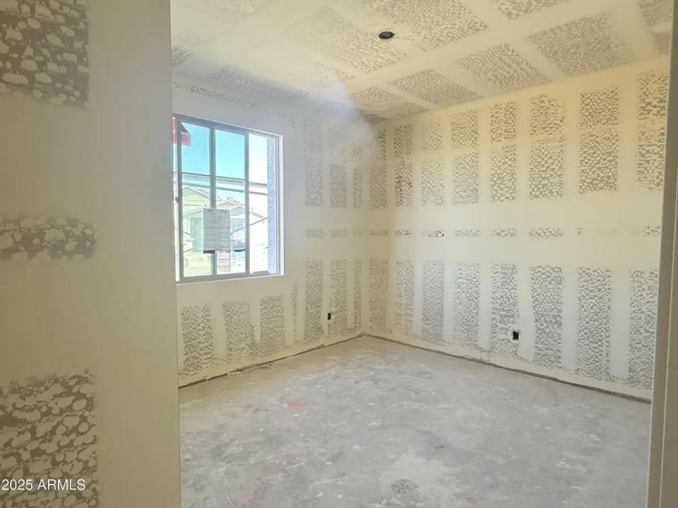 Real Estate Picture 3